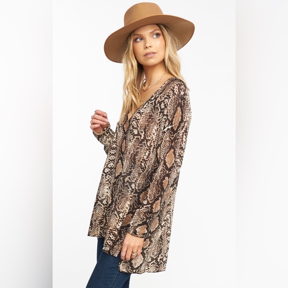 Show Me Your MuMu Hug Me Sweater - Python Print - Picture 2 of 9